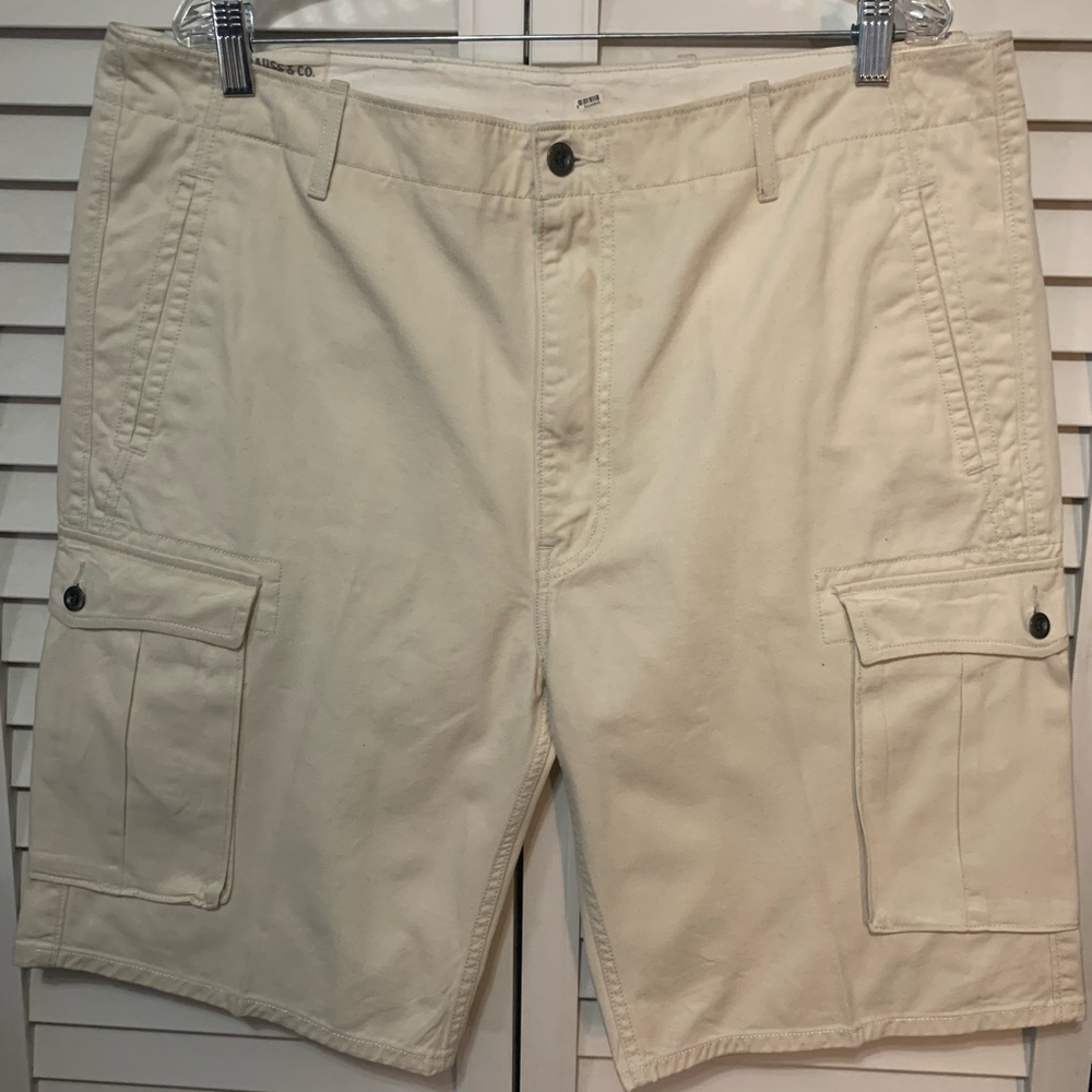 Great Condition Levi Cargo Shorts Size 38.